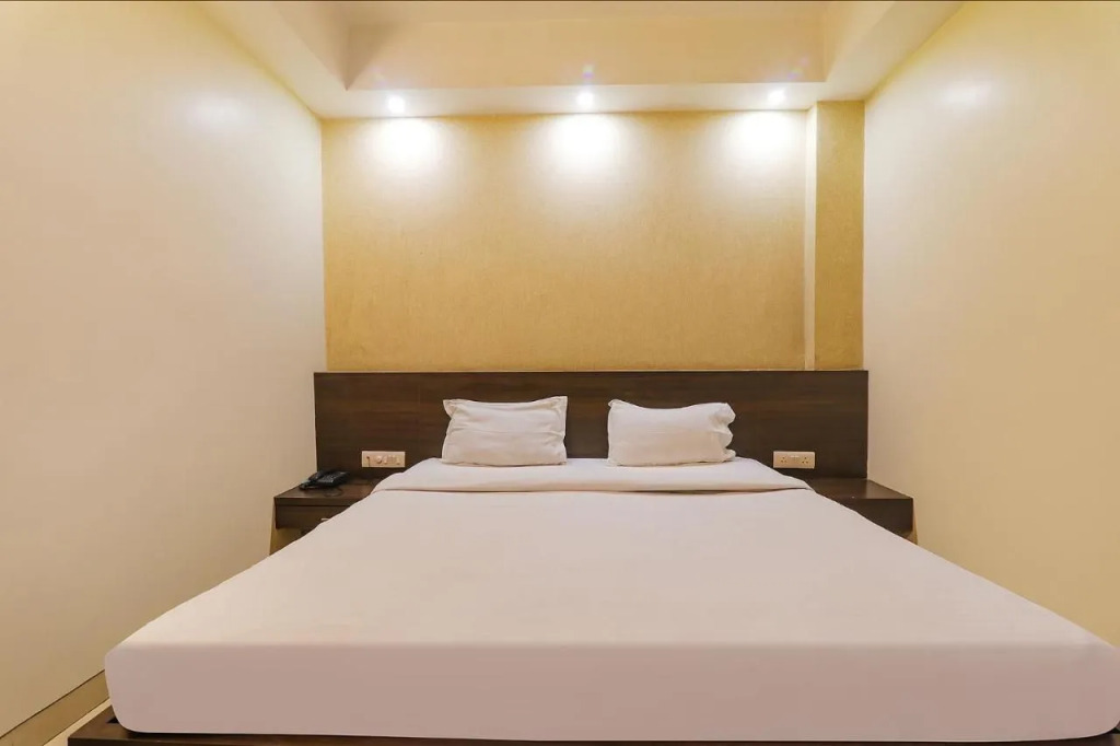 FabHotel Silver Grand By Shelter