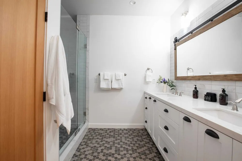 Maven by Avantstay 5 Minutes to the Beach! Ocean Views & Spacious Design