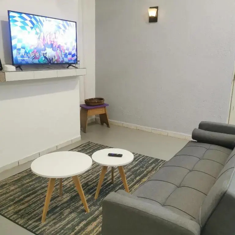 2 bedroom apartment with a/c Wi-Fi best location!