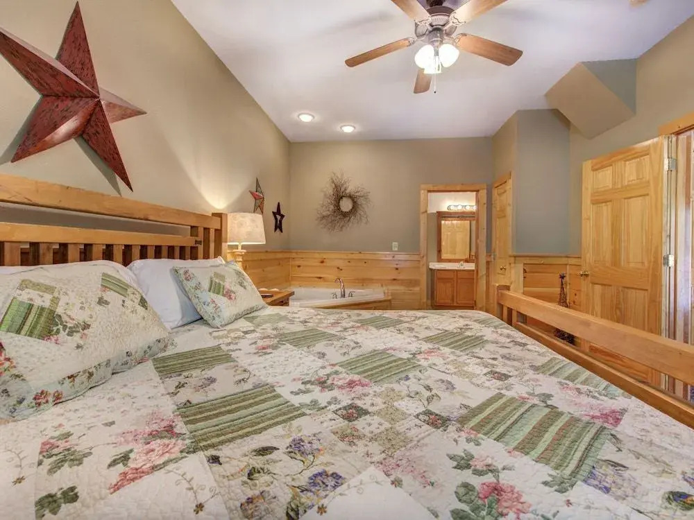 Moonlight Theater Lodge