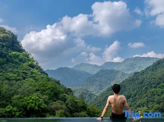 Trip.com Group Country Retreats (Mount Emei Yixi-Qingyin Joint Resort)