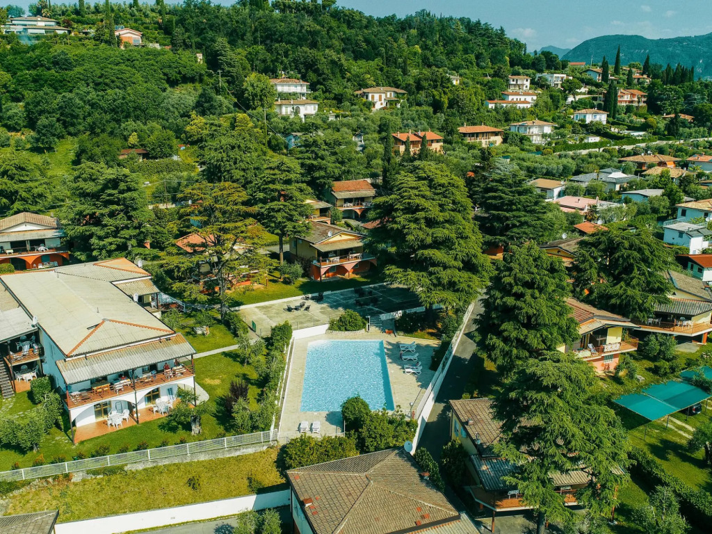 Serene Apartment in Manerba Del Garda with Pool