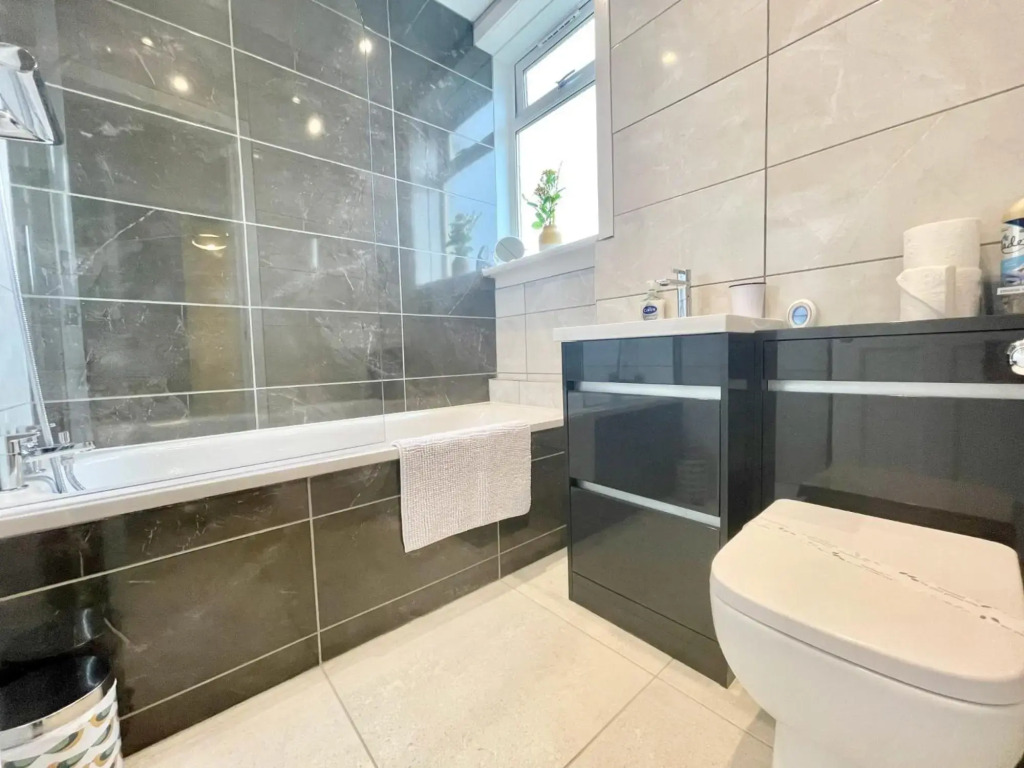 3 bed apartment in Glasgow