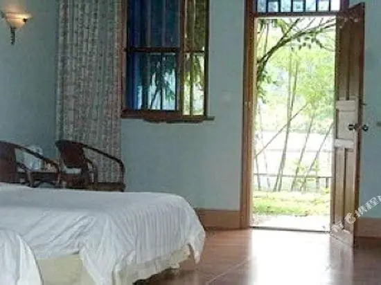 Taohuayuan Holiday Hotel