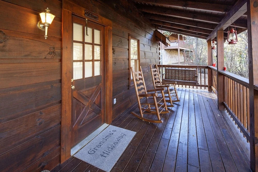 ER38B - Grandmas Hideaway - Great Location! Close to town cabin