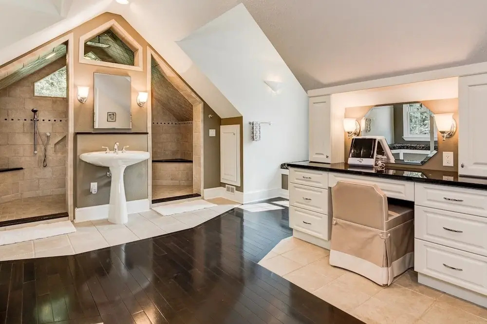 Waterfall Manor - 4 Br Home