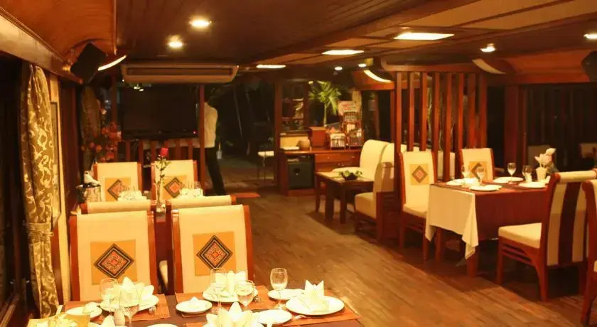 Halong Classic Sail