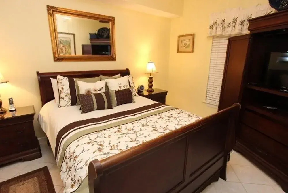 Majestic Sun 409A - 1 Br condo by RedAwning