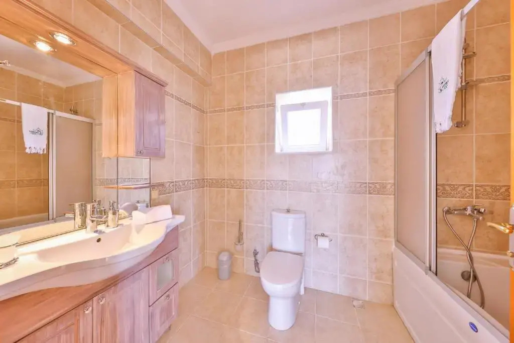 Kaş, deniz manzaralı, 6 kişilik villa