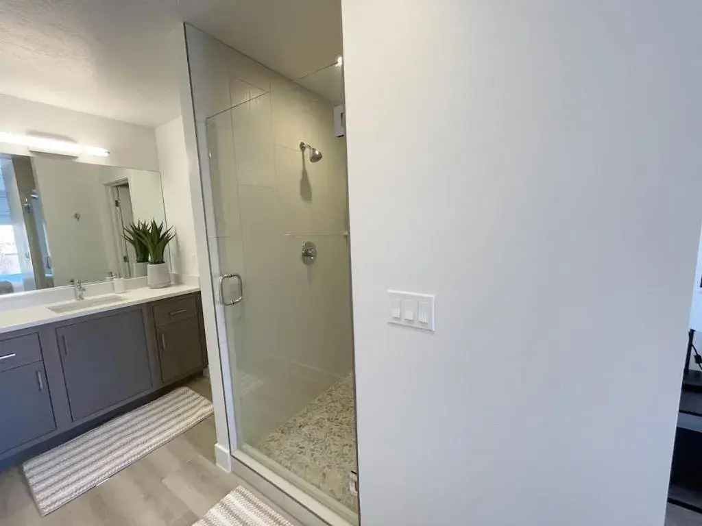 New Family-Friendly Townhome w/ Pool & Hot Tub