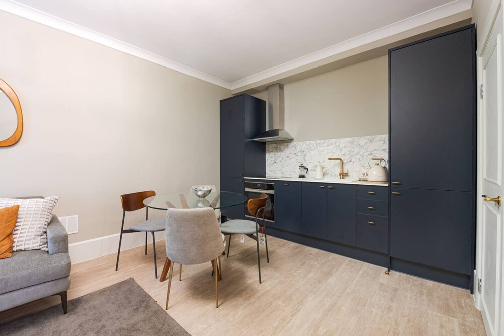 Gorgeous Apartment by the Park PS6