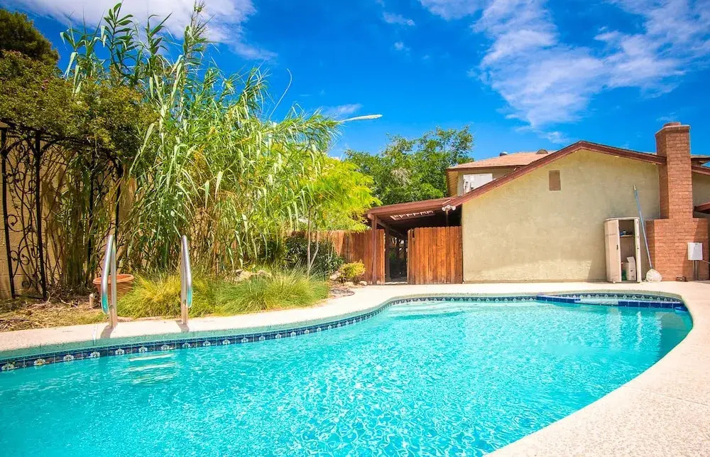 Retro Vegas Utopia Sleeps 14 with Pool