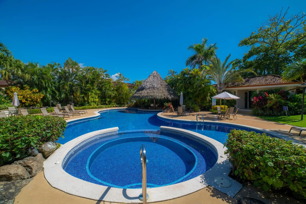 Renovated 3 bdr Colina with great views
