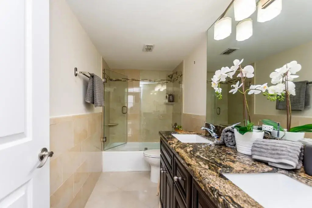 Ocean Beach Condo 3BR On the Sand 811