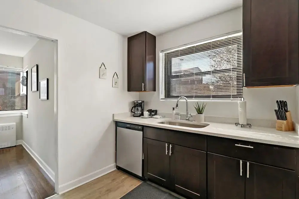 Comfy 2BR Rogers Park Apt in Sheridan