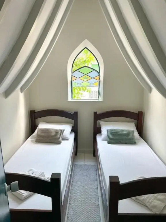 Hostel Castell Di Madre