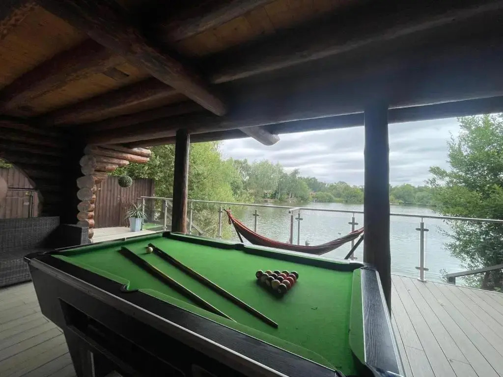 Woodpecker Log Cabin with hot tub, pizza oven bbq entertainment area, lakeside with private fishing peg situated at Tattershall Lakes