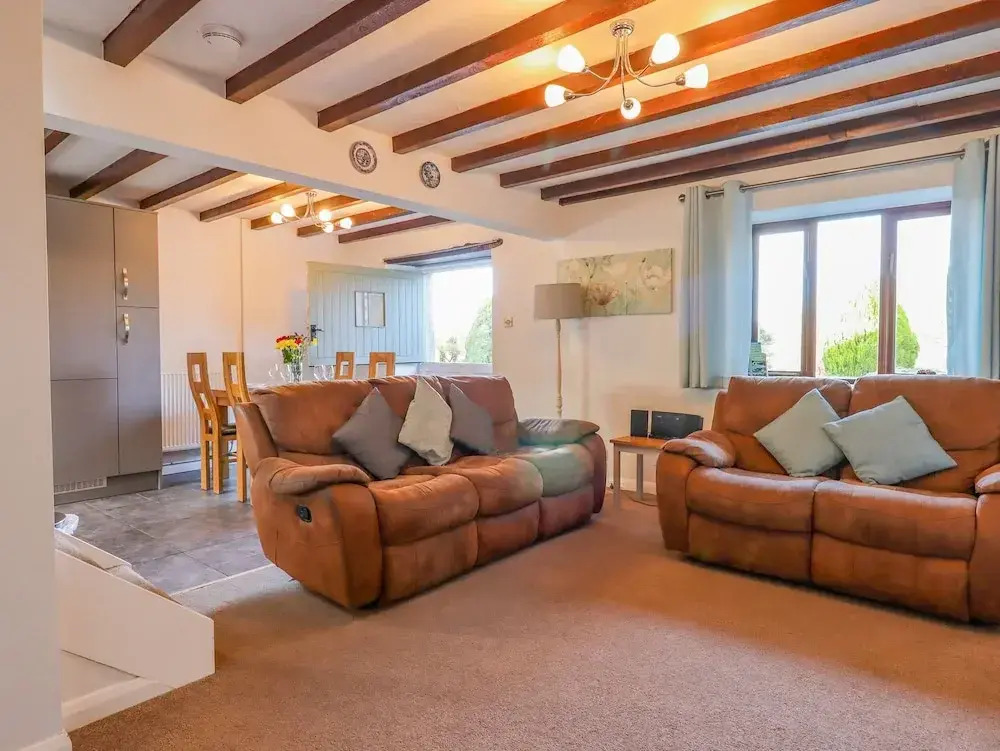 Oak Leaves Cottage