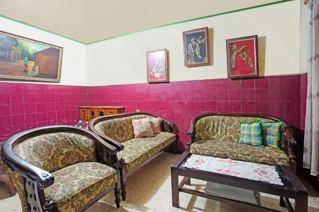 Spot On 91859 Kost Budhe Syariah