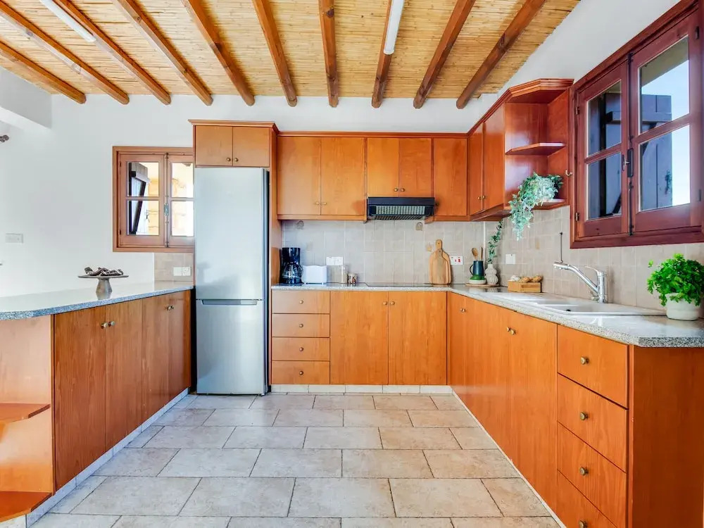 Spacious 7-bdr Villa With Pool & Sea View