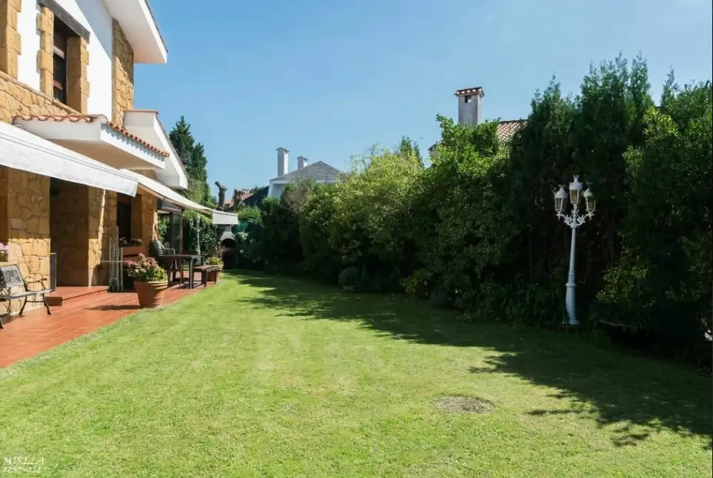 House With 3 Bedrooms in Gijón, With Pool Access, Enclosed Garden and