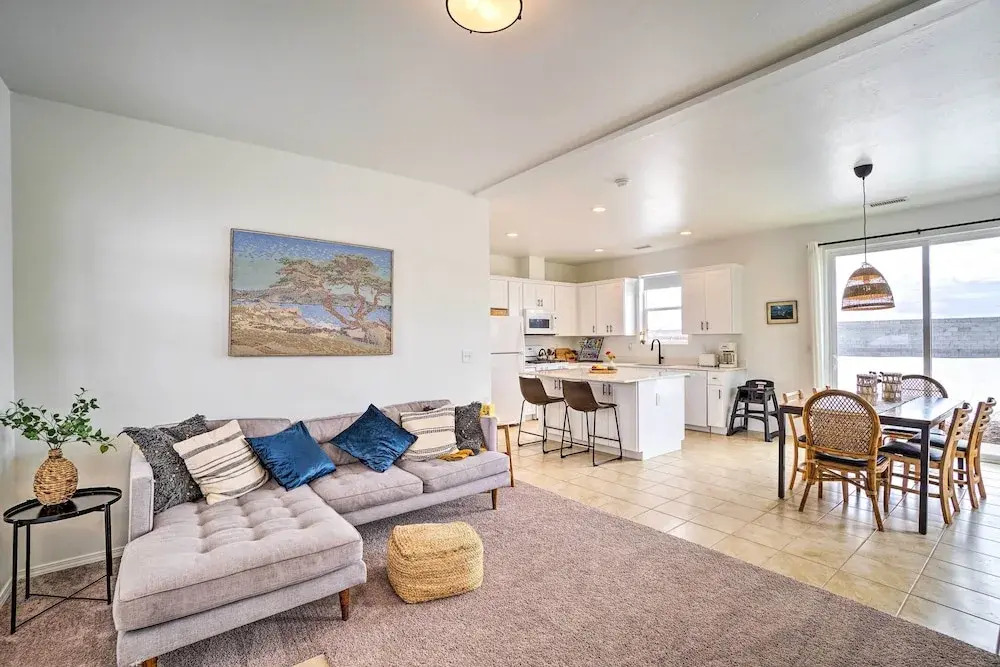 Flagstaff-Area Family Home w/ Hot Tub & Patio