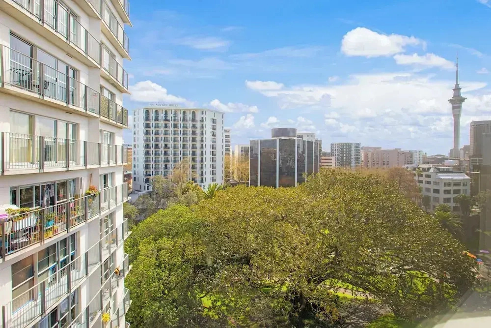 City Skyline Apartment near Myers Park