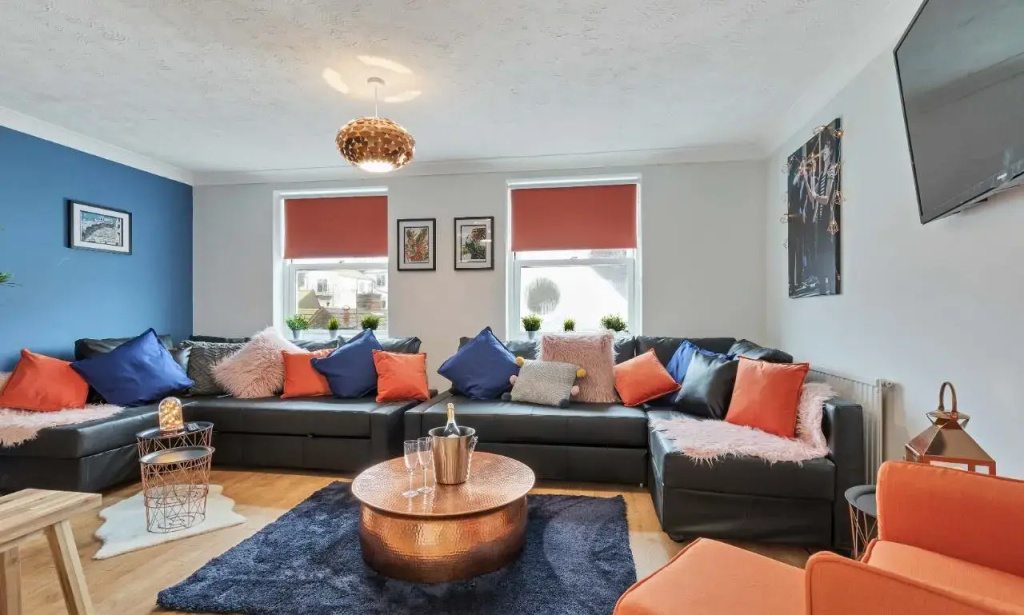 Seabright Townhouse | By My Getaways | Parking for one car