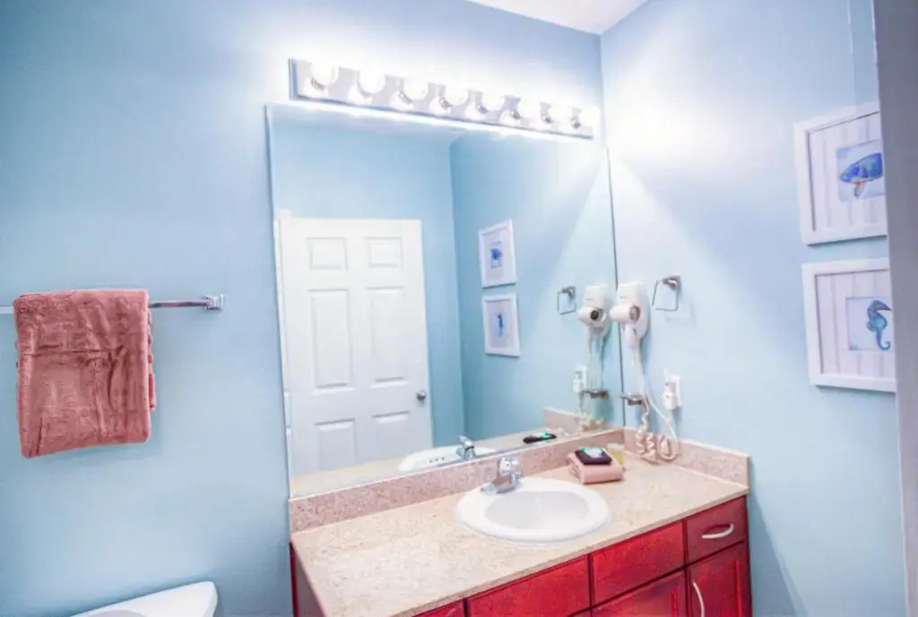 Large 3 Bd Penthouse 2020 In Laketown, Great Views and Amenities!