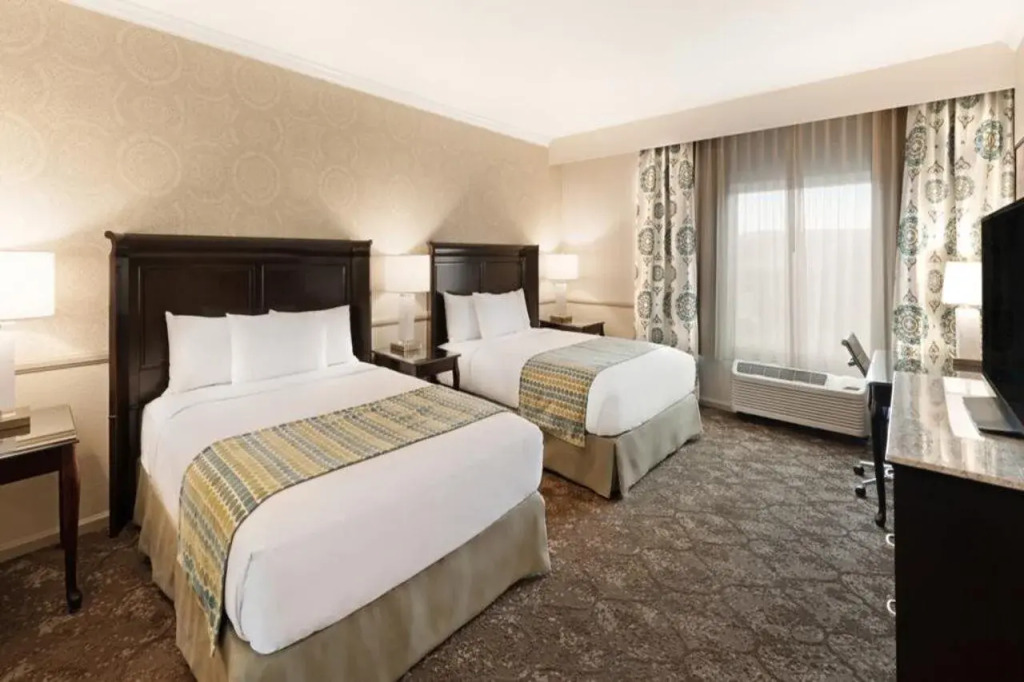 Ayres Hotel Corona - Riverside