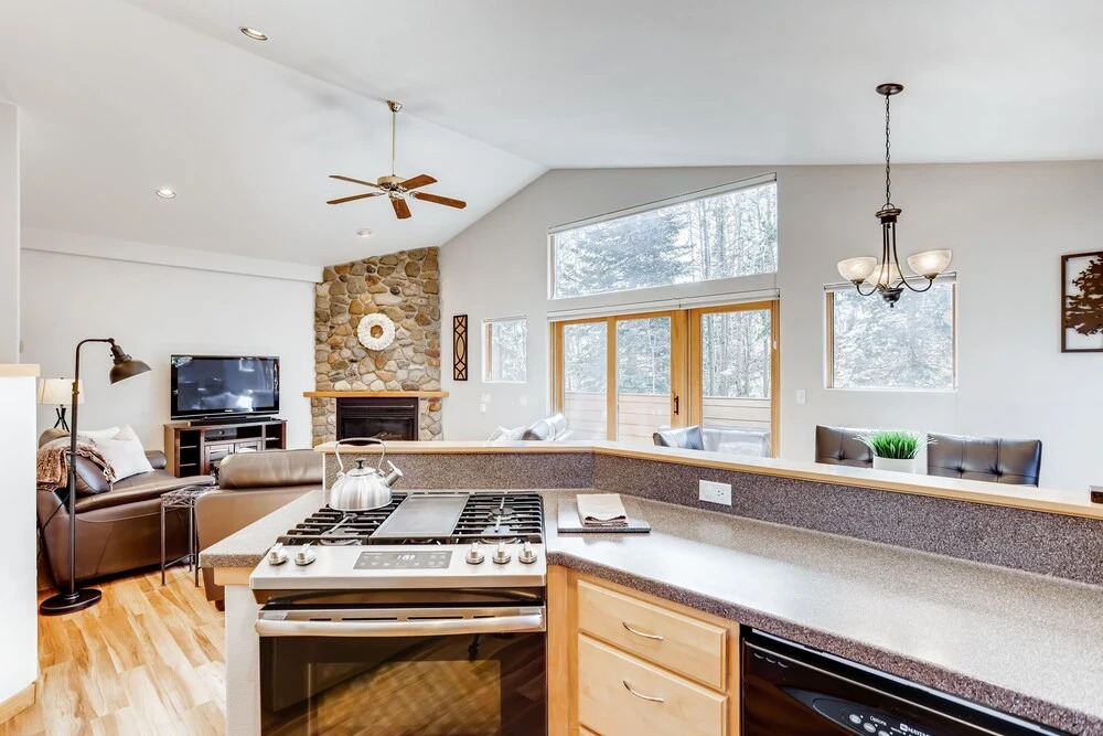 New Listing! 2-unit Getaway W/ Heated Garages 6 Bedroom Duplex
