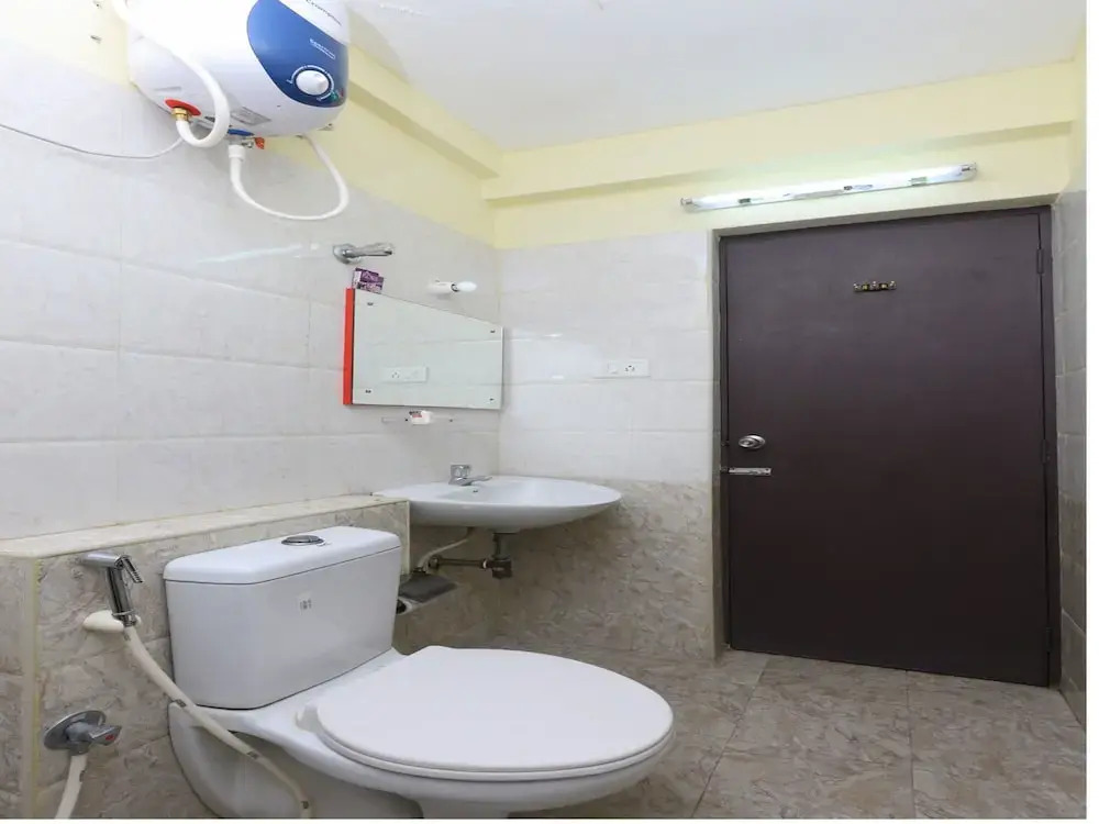 OYO 20014 SilverKey Porur