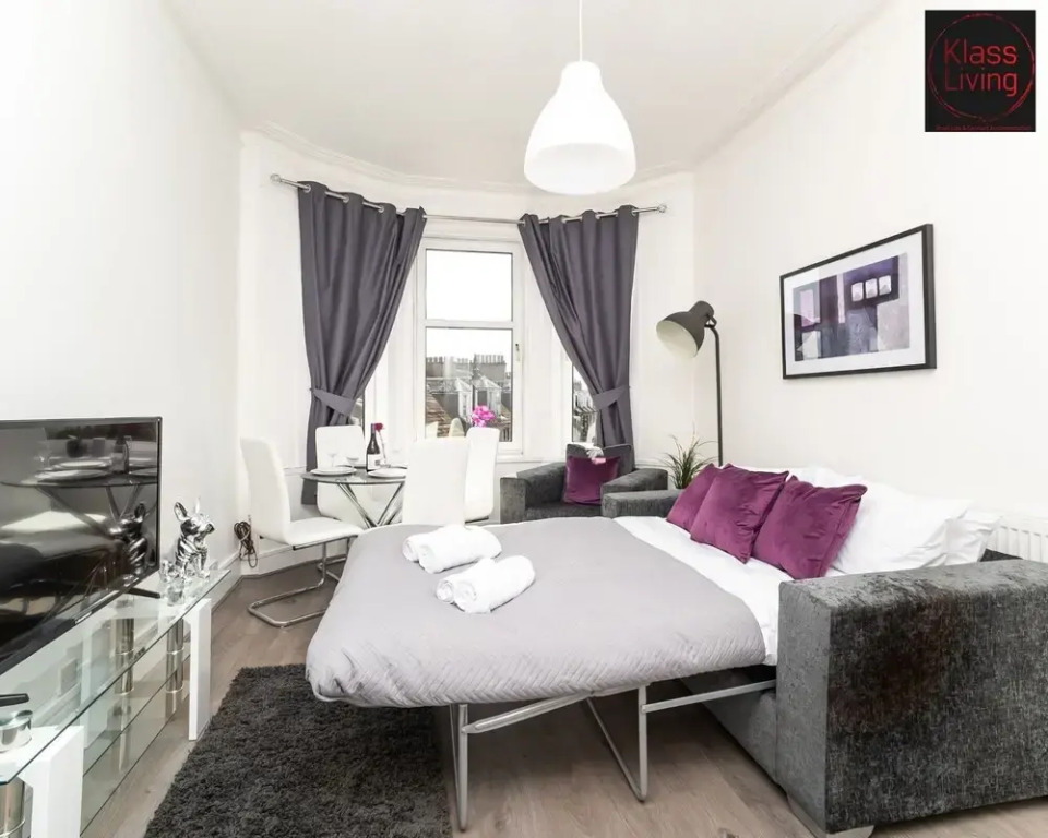 One Bedroom Apartment by Klass Living Serviced Accommodation Rutherglen - Crossroads Apartment With WiFi and Parking