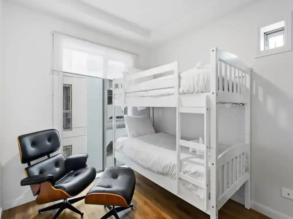 Central Modern Apt. w/ Working Space Zodiak Stays