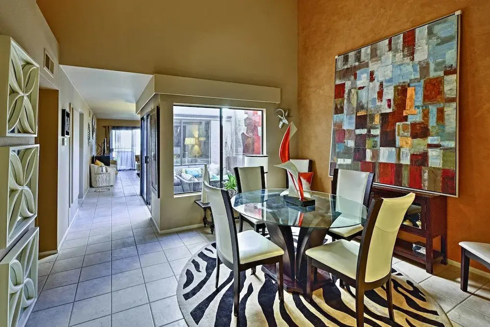 Palm Desert Townhome w/ Mountain Views & Patio