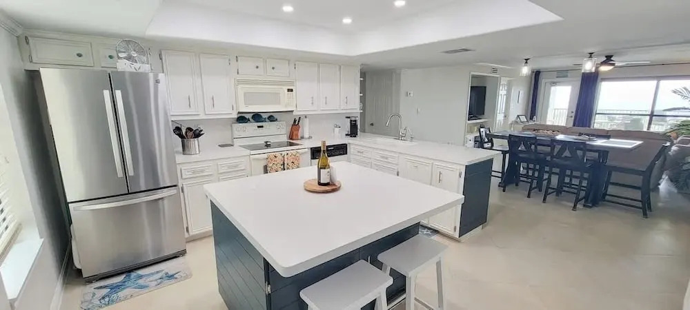 Saida Tower 506 3 Bedroom Condo by RedAwning