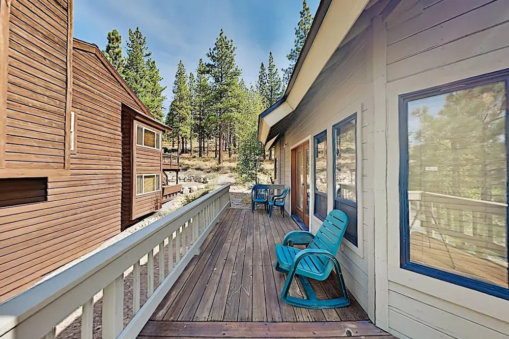 Wooded Getaway W/ 2 Living Areas & Shuttle 3 Bedroom Home