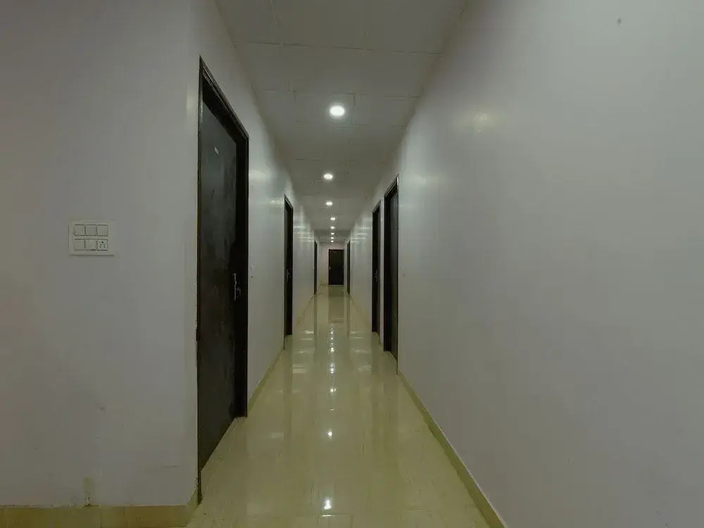 OYO 23606 Hotel Danaria