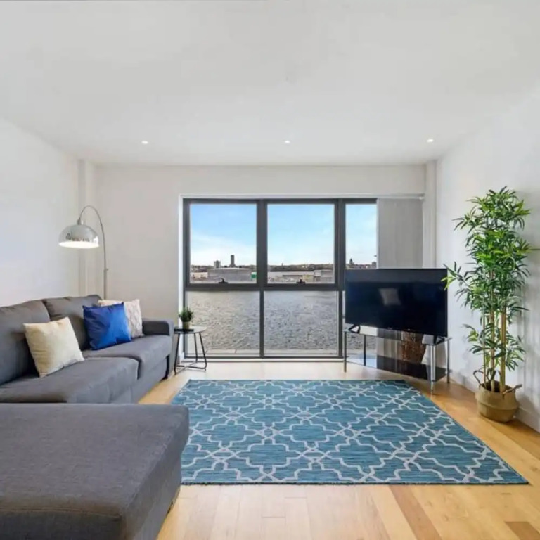 Host & Stay - Waterfront View