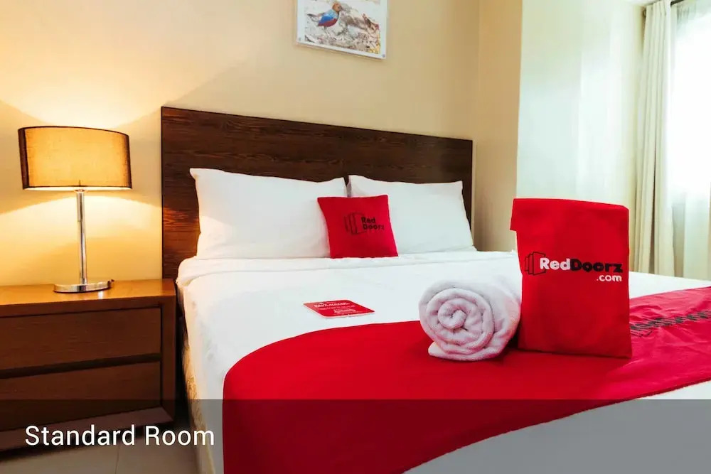 RedDoorz near Osmena Highway