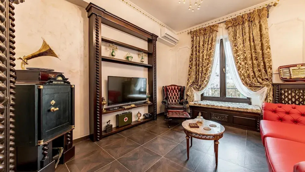 Ussr City Center Luxurious Apartment , Lives the Life of Soviet Generals