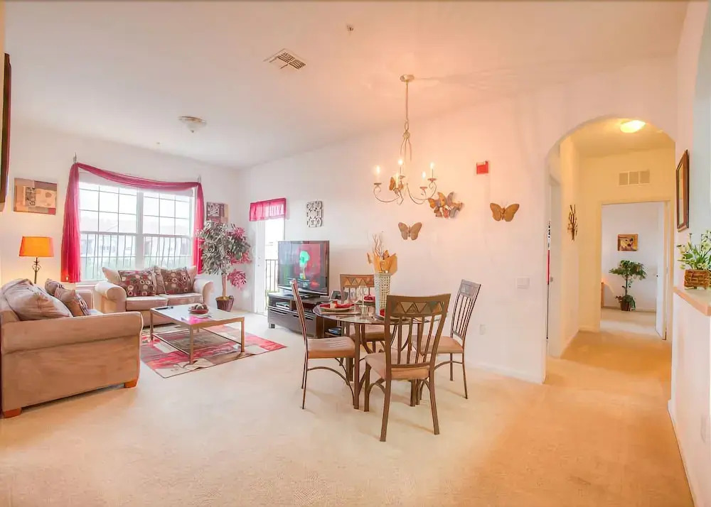 Stunning Top-Floor Condo, next to Clubhouse