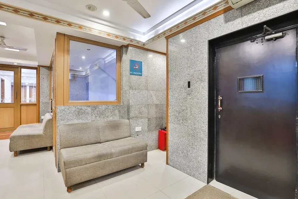 OYO 17117 Hotel Rainbow