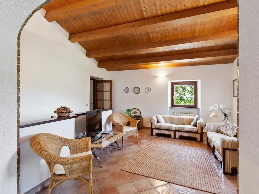 Traditional Villa in Varano With Private Garden