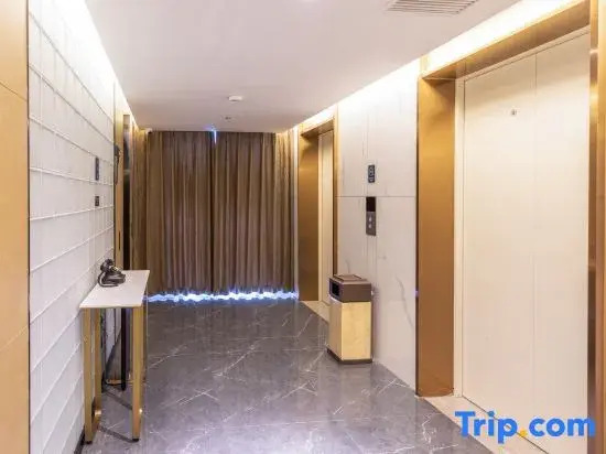 Atour Hotel Yibin West Railway Station