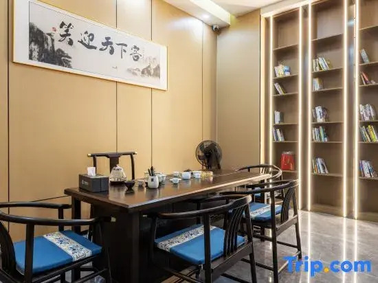 Xuwen Yunduo Smart Hotel (Jingang Avenue)