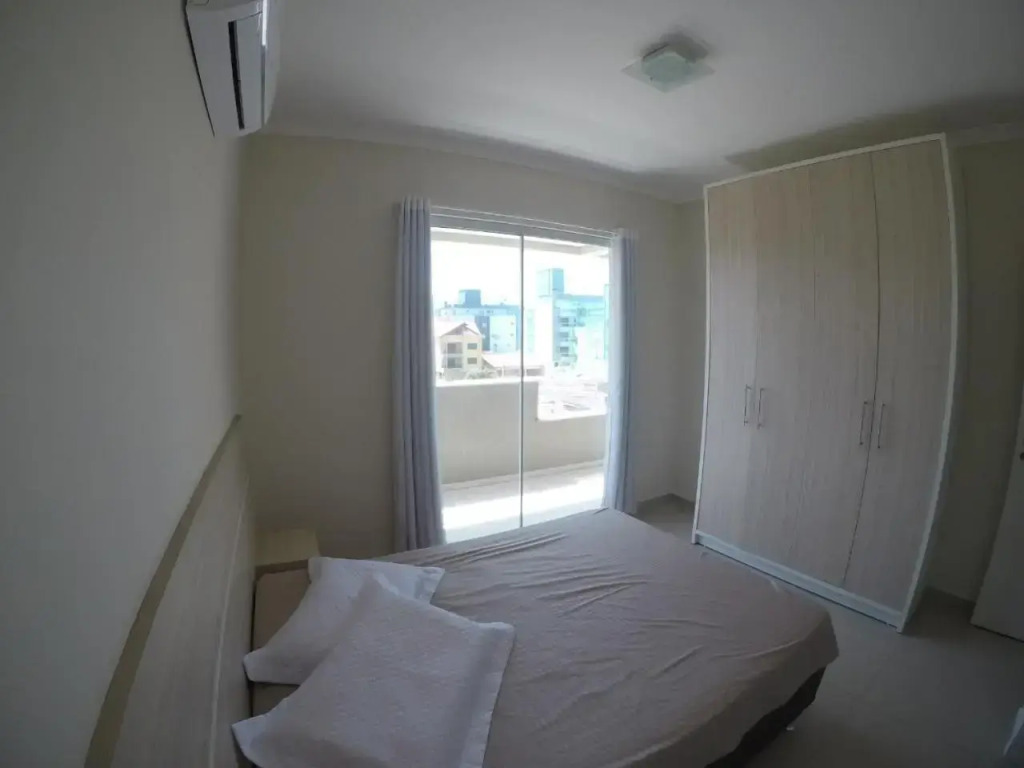 Apartamento 3 quartos 8 pessoas a 50 mts da Praia de Bombas, a 100m da Passarela do Ribeiro