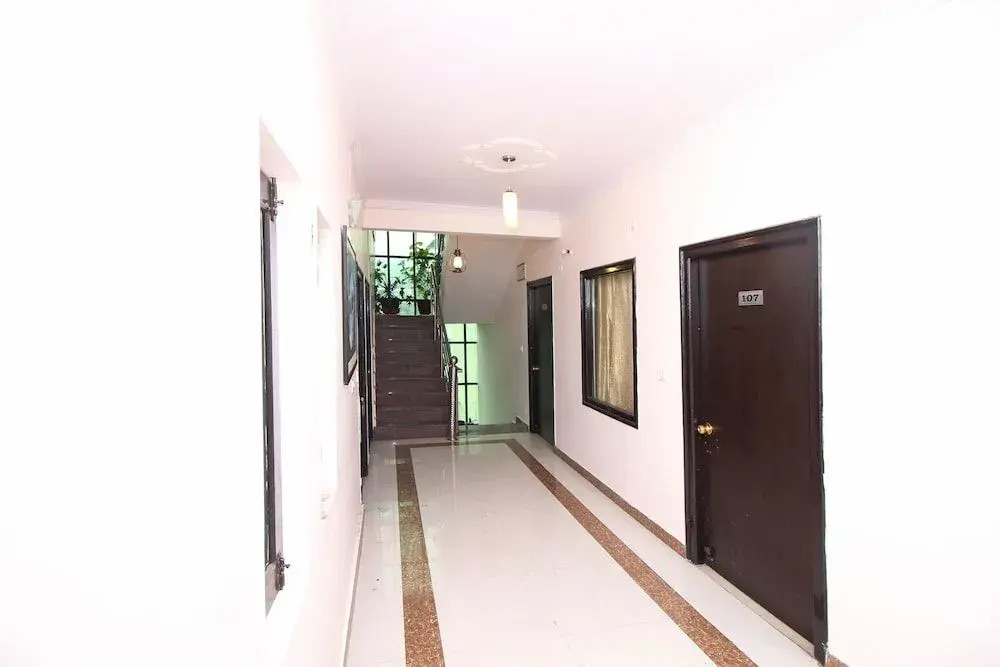 OYO 4109 Hotel Traveller Inn
