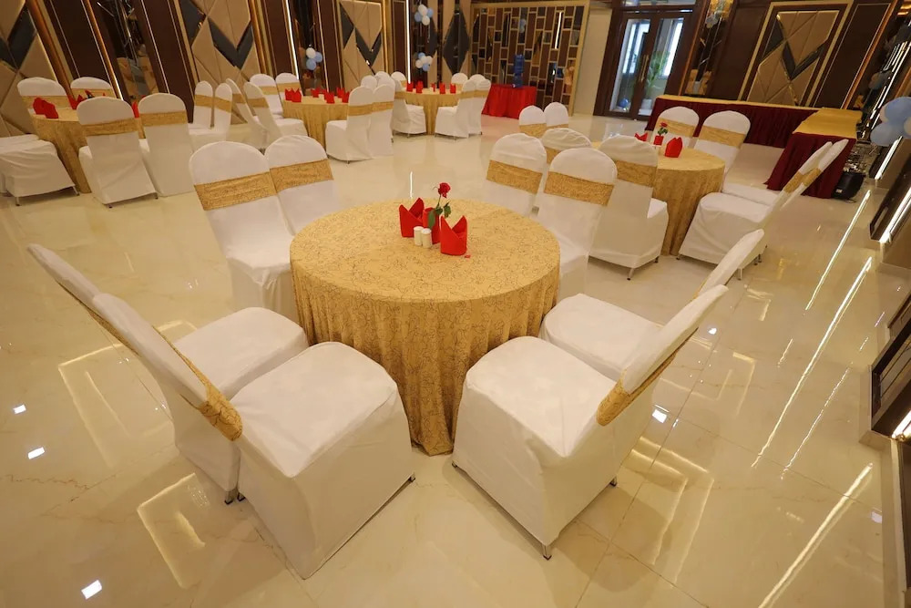 Hotel Taj Crown plaza