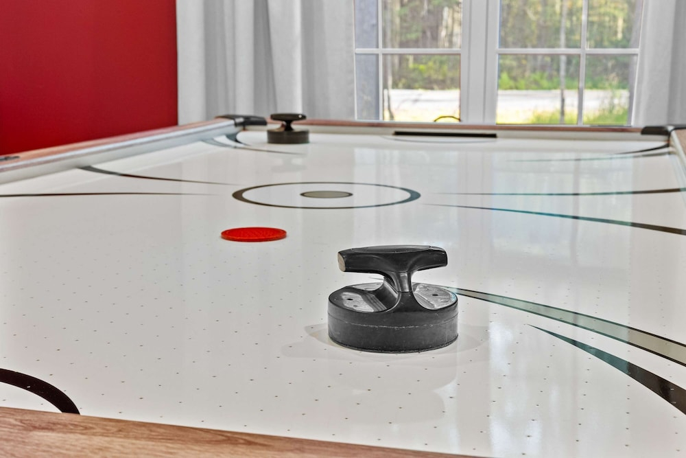 Luxe Lakefront 10min2jfbb w Beach Gameroom Firepit